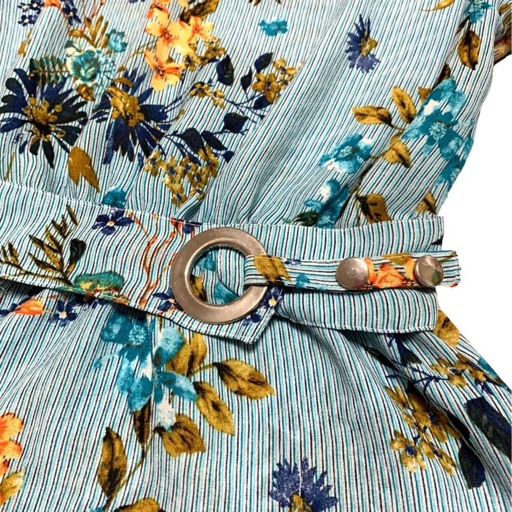 Floral Short Sleeve Blouse with Buckle Belt – Blue – No Size Tag (Approx. S-M) - Picture 2 of 9